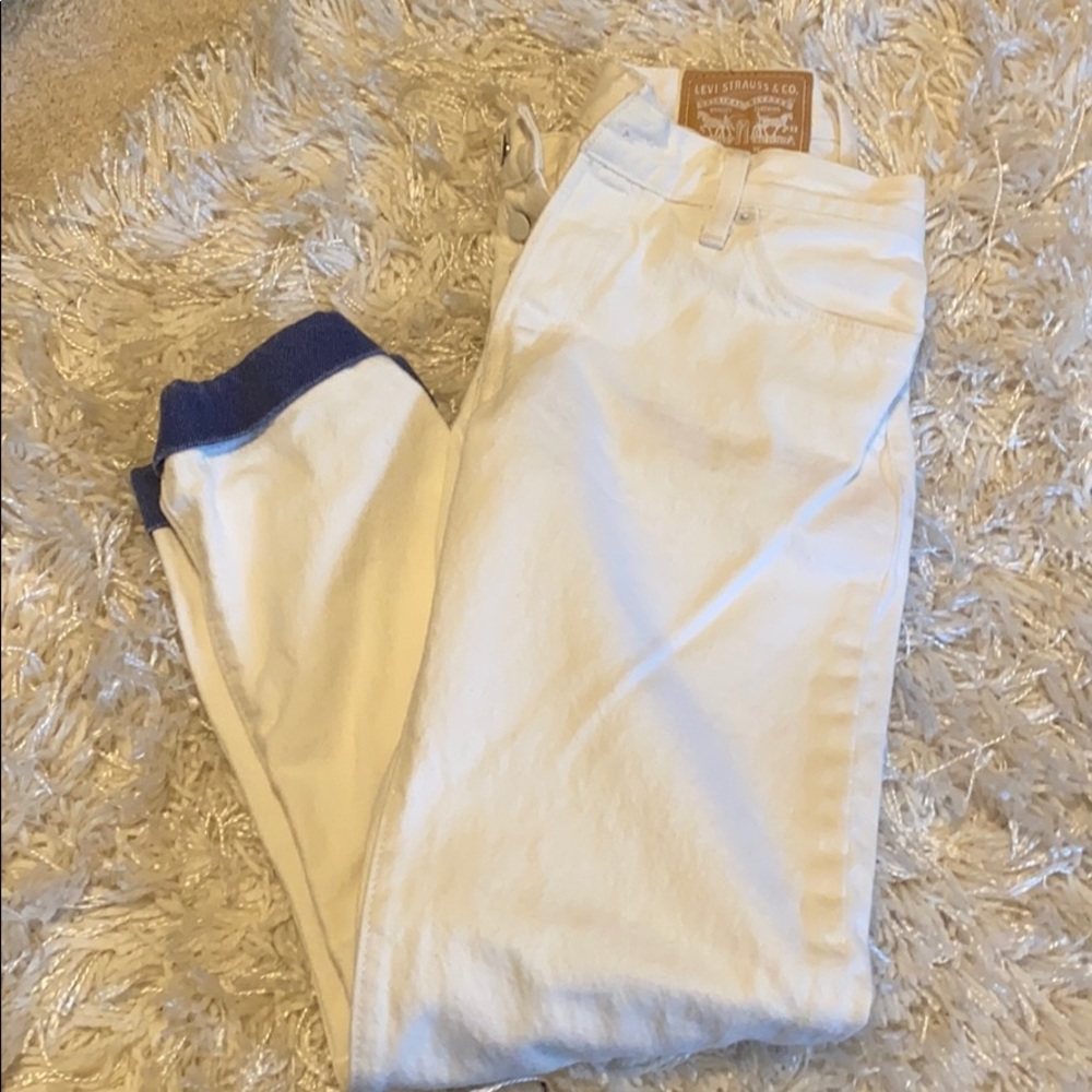 White Levi’s 501 with roll up cuff
